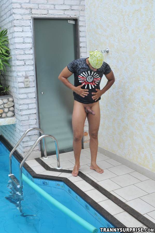 La hermosa transexual latina tetona renata es follada a pelo en la piscina
 #51865254