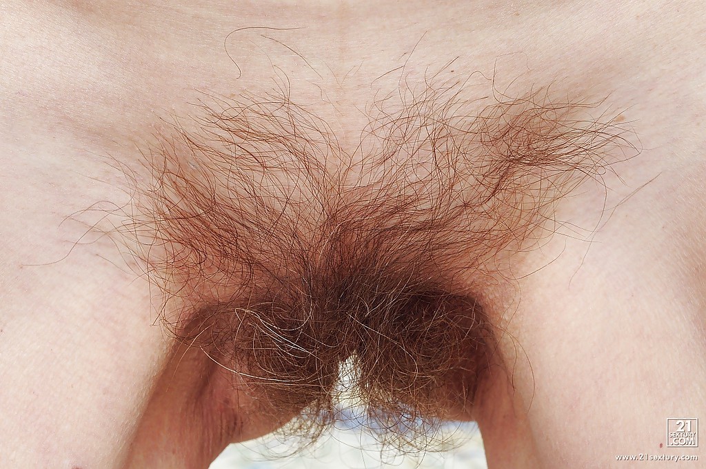 Nonna sporca Kati Bell con una figa pelosa si masturba
 #51039195