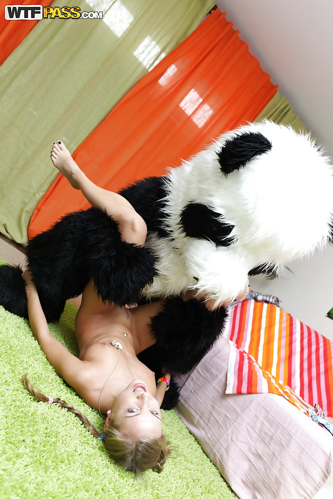Una joven salaz con coletas tiene sexo duro con un juguete panda
 #50456321