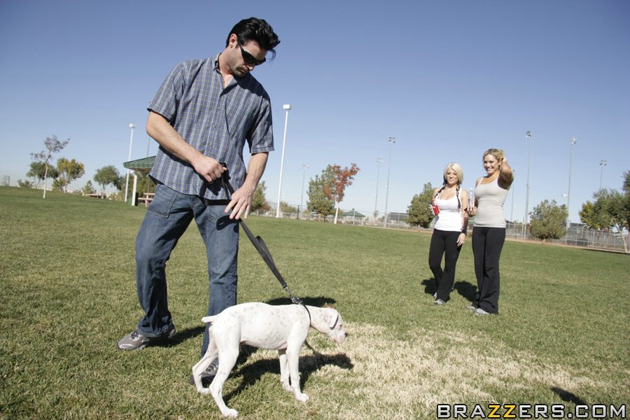 Rubia con tetas enormes madison scott tiene una polla en su coño afeitado
 #53162823