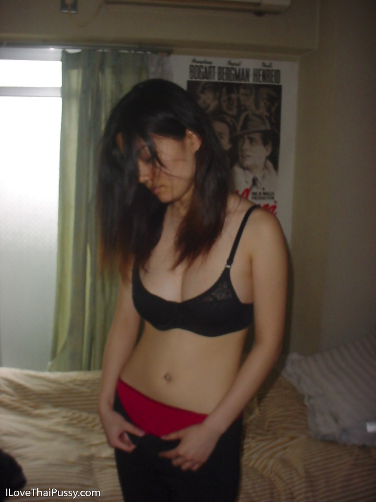 Asiática seductora quitándose la ropa y mostrando sus grandes tetas
 #52217369