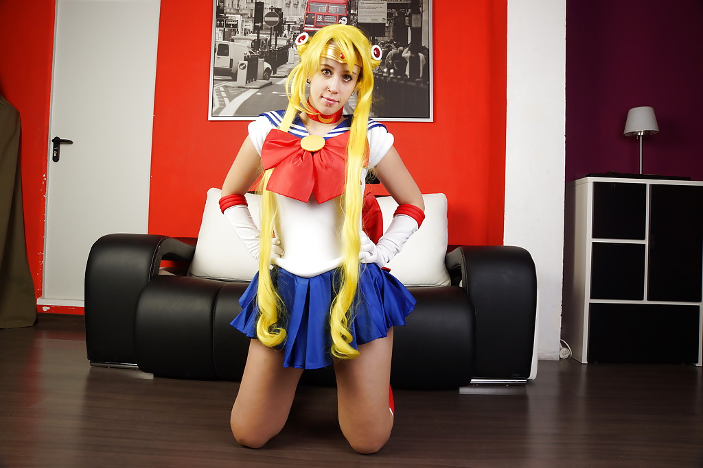 Lilyan ama masturbarsi nella sua meravigliosa uniforme cosplay
 #50387254