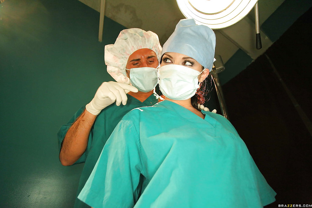 Nena caliente en uniforme de cirujano andy san dimas desnuda y follada
 #52321874