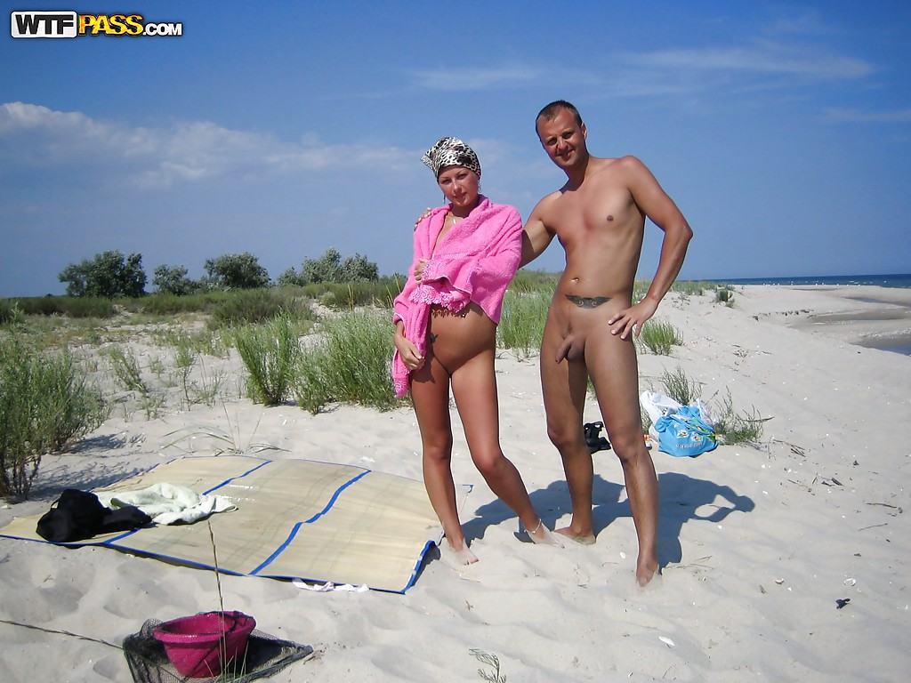Follada casera en la playa de una novia sexy y su novio cachondo