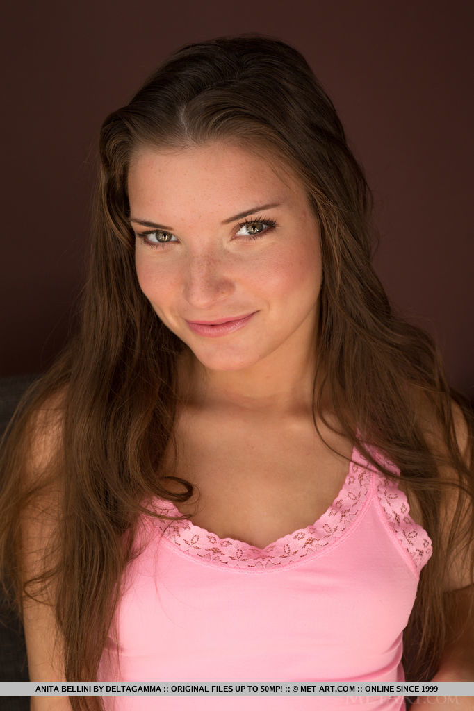 Anita Bellini, una jovencita que muestra sus tetas y su culo en un vídeo glamuroso
 #52705222