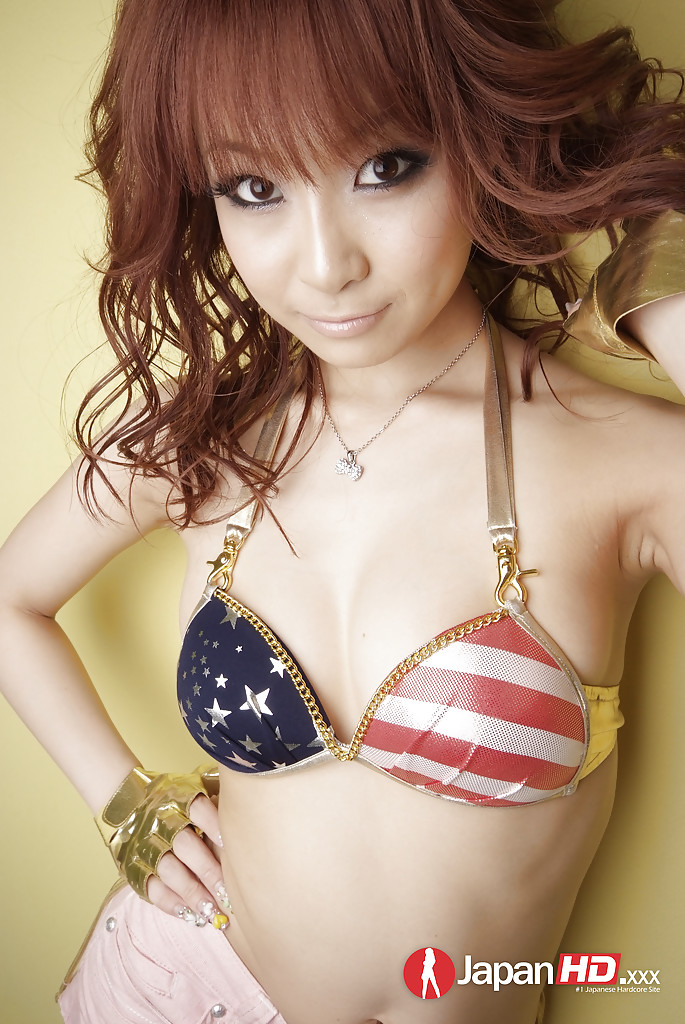 La linda asiática Misa Kikouden se quita el bikini para modelar desnuda
 #51924059