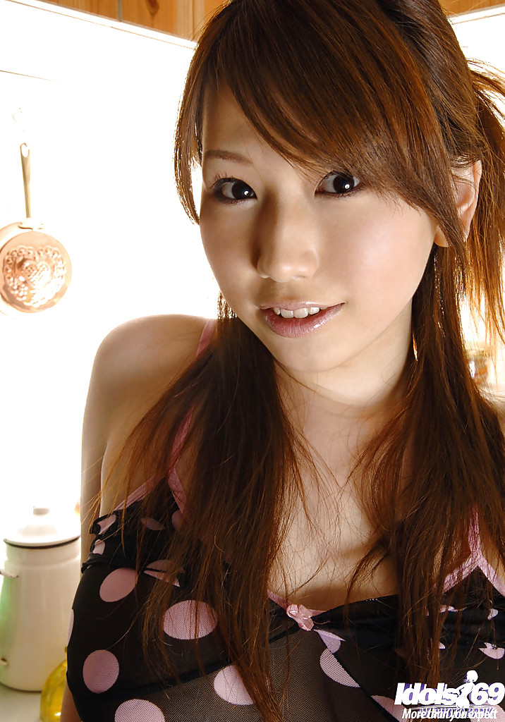 Atemberaubende asiatische Babe mit großen Titten ai sayama Strippen in der Küche
 #50041962