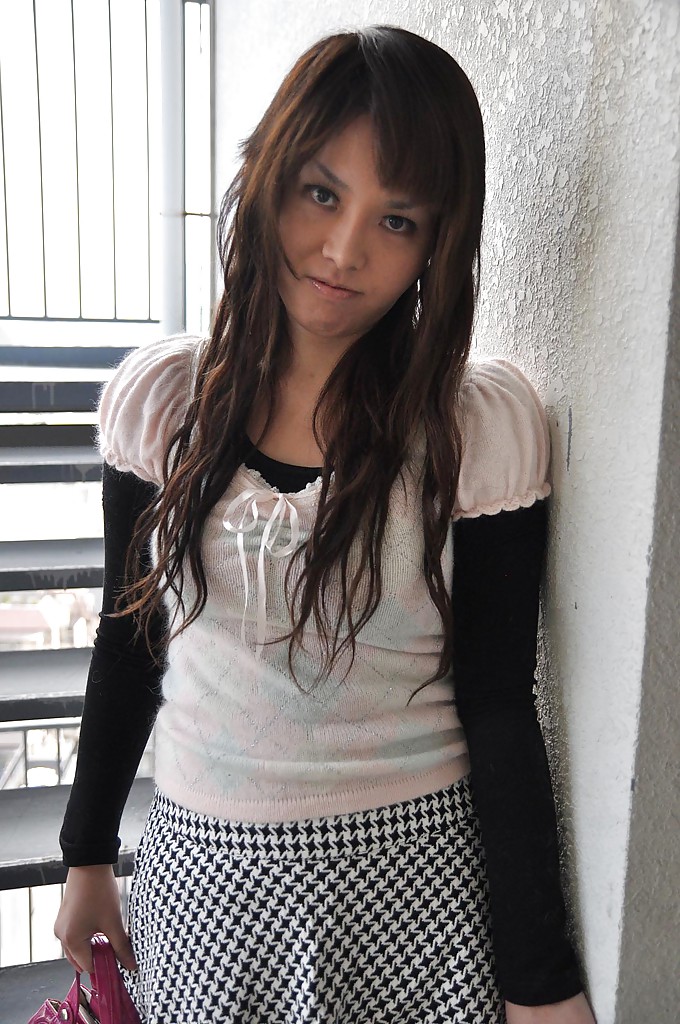 Yoshie kiyokawa ist eine süße asiatische Hure, die ihre Beine weit spreizt
 #50049805