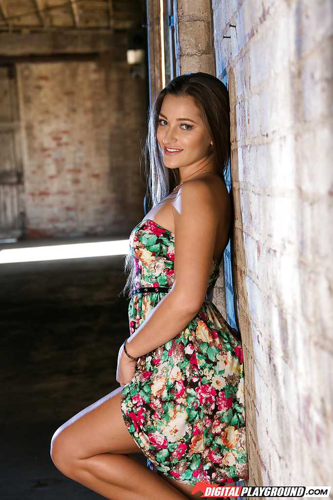 Süße Freundin Material dani daniels blinkt phat Arsch unter Kleid
 #53567345