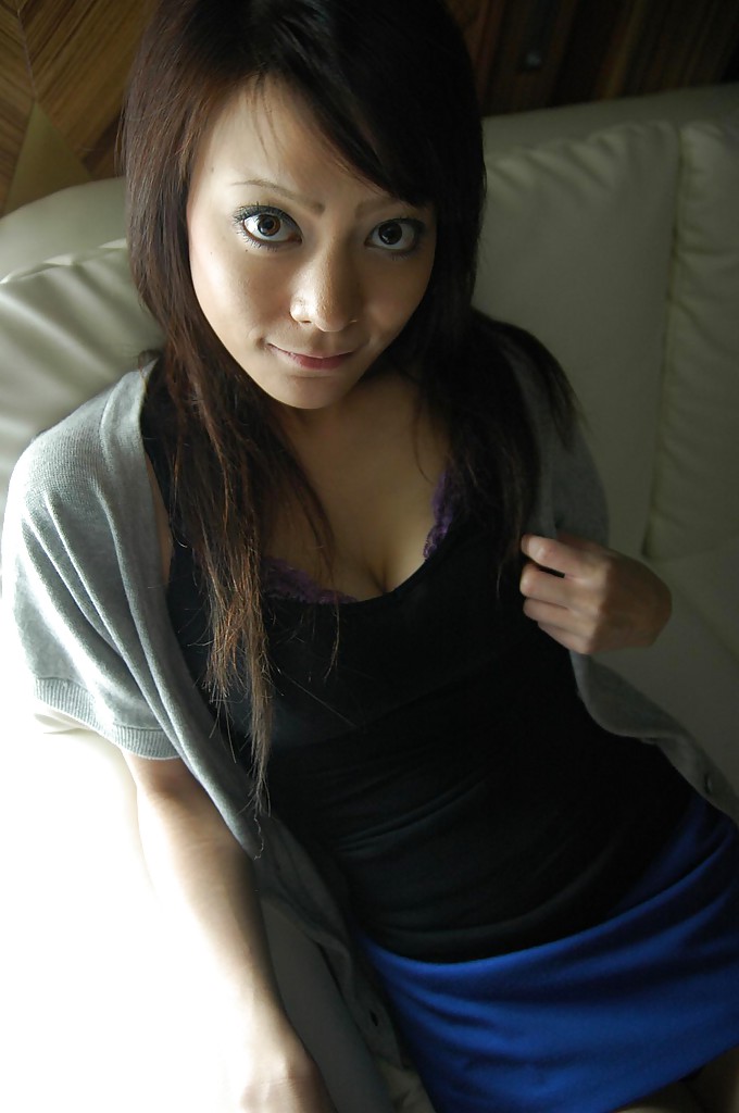 La brunetta asiatica Kazumi vuole mostrare la sua figa e il suo culo impressionanti
 #50055804