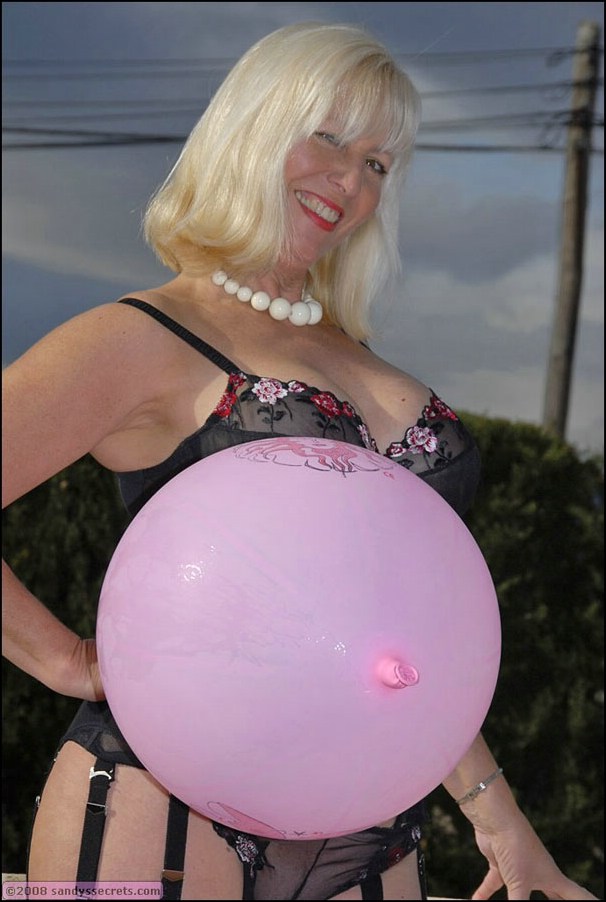 Lovesome mature fatty Sandy Spain strips down and plays with a balloon #55466271