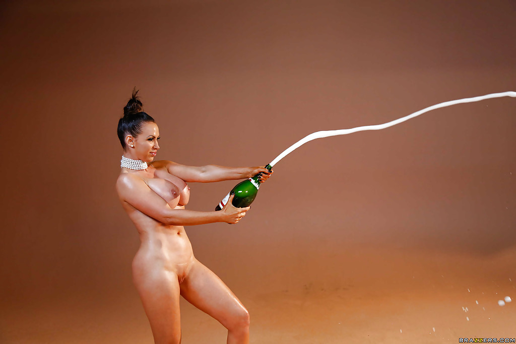 Sensual milf Nikki Benz is drinking champagne like a pornstar! #50554513