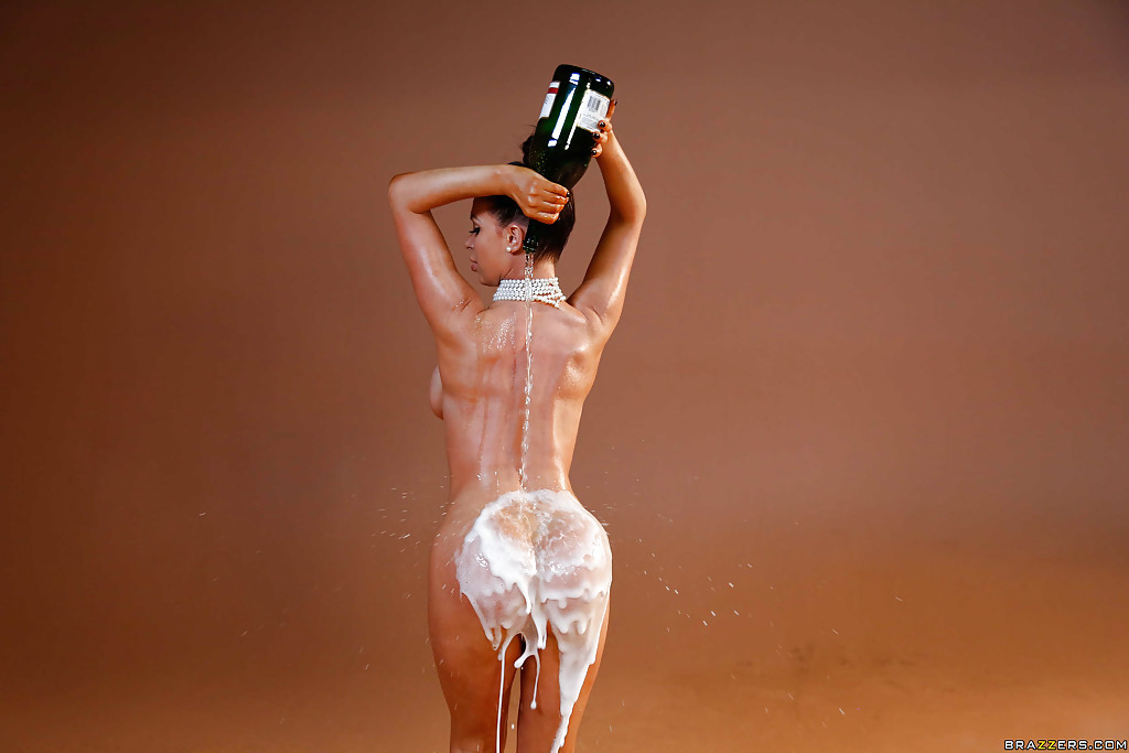 Sensual Milf Nikki Benz Is Drinking Champagne Like A Pornstar 2531854