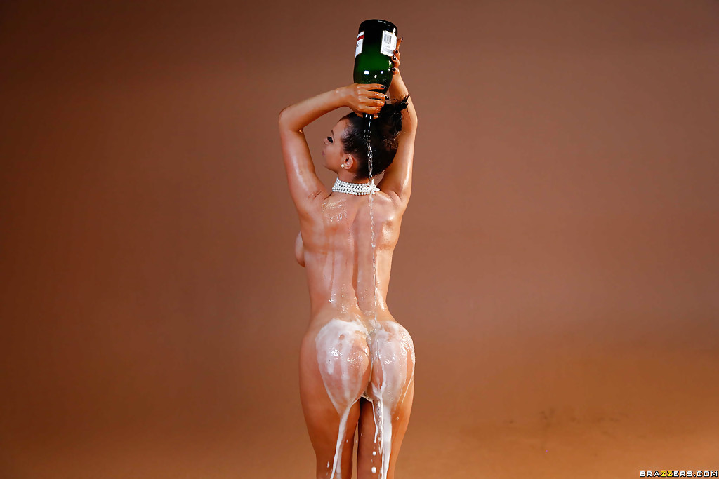 Sensual milf Nikki Benz is drinking champagne like a pornstar! #50554534