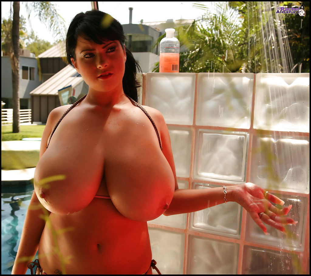 Verführerisches Babe rachel aldana zeigt ihre riesigen Brüste im Freien
 #55280601