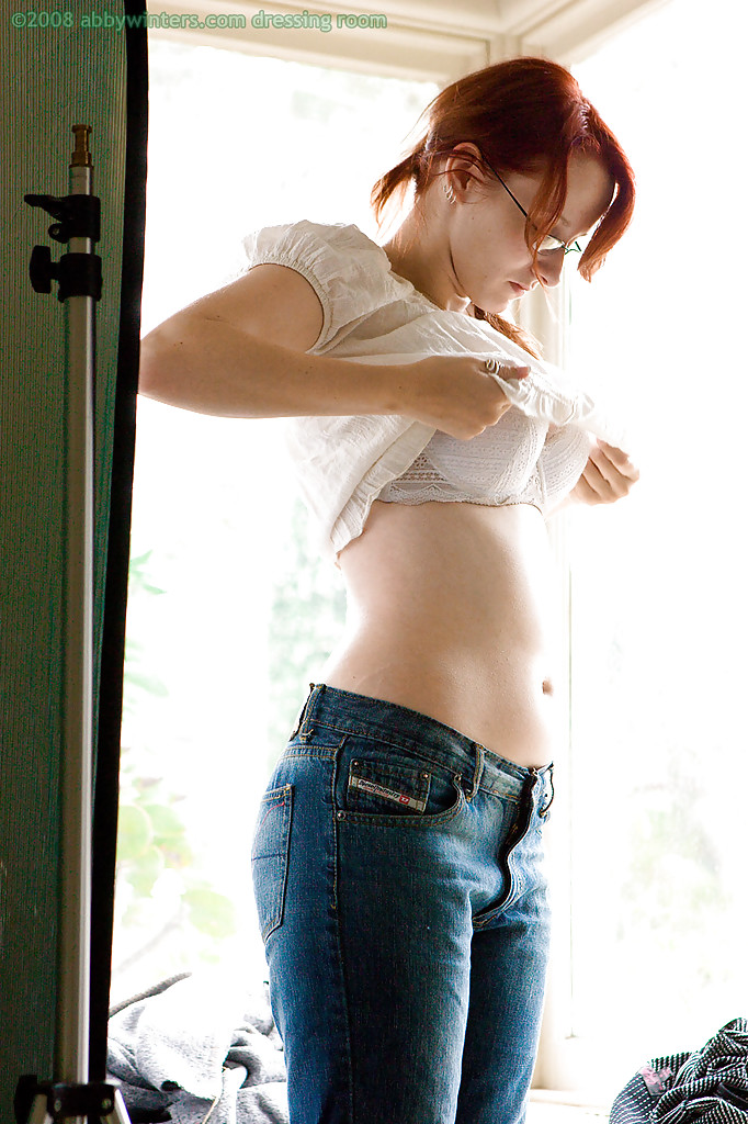 Erste timer ren getting dressed nach posieren ihre haarig muschi im die nackt
 #51725573
