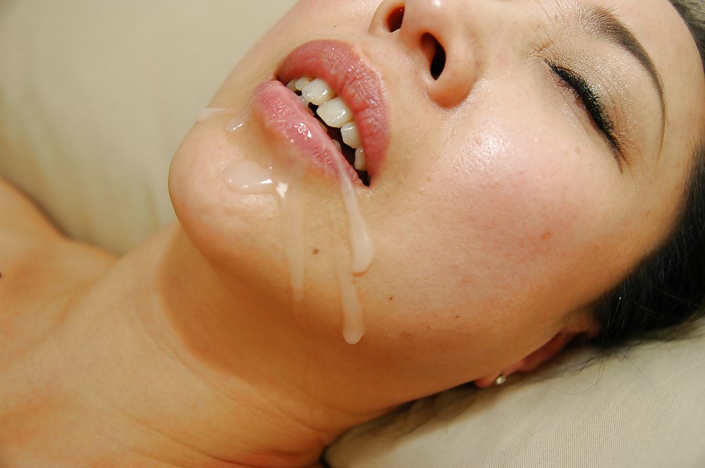 Asiatische Milf Naoko Yamaguchi wird gefickt und bekommt einen Cumshot auf ihr Kinn
 #51352954
