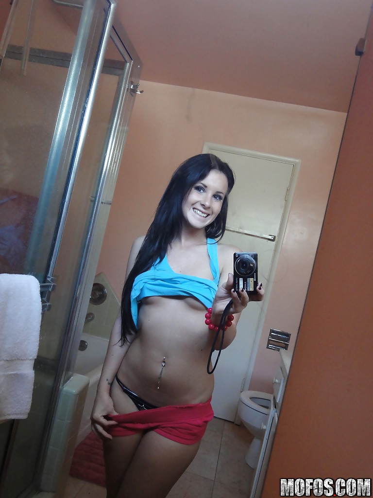 Amateur babes tweety und maryjane nehmen Bilder nackt in der Badewanne
 #50929653