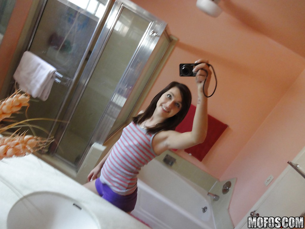 Amateur babes tweety und maryjane nehmen Bilder nackt in der Badewanne
 #50929757