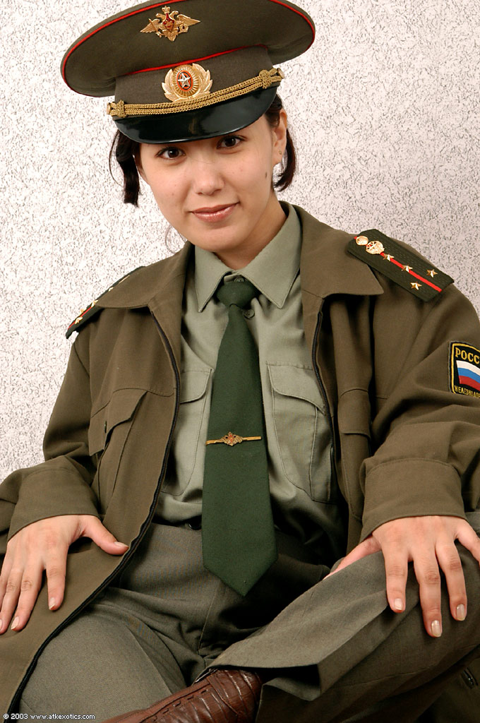 Koreanische Amateurin Elena zieht Militäruniform aus und posiert nackt
 #50043934