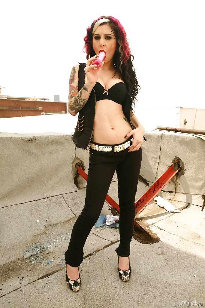 Bewitching amateur Joanna Angel swallowing a big yummy dildo #54352027