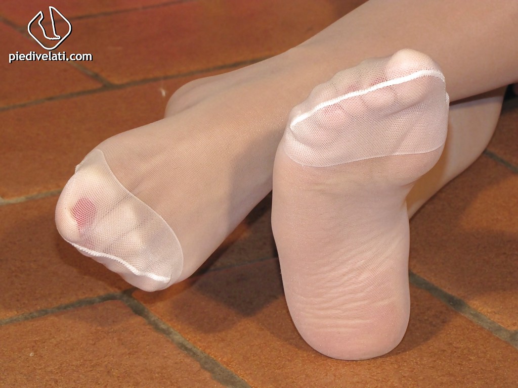 Christman babe in weißen Strumpfhosen chiara zeigt ihre sexy Füße
 #50334737