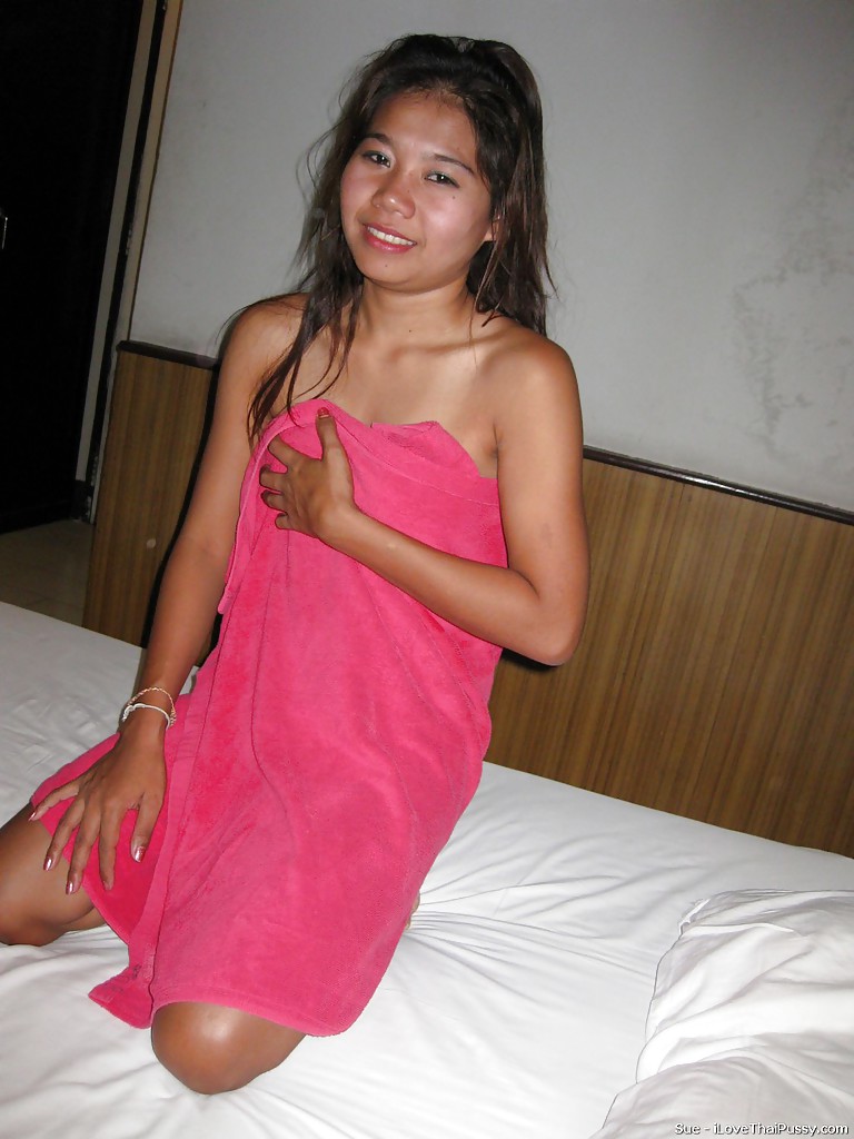 Thai bar maid insapona il suo teen figa in doccia dopo il sesso pickup
 #51932806