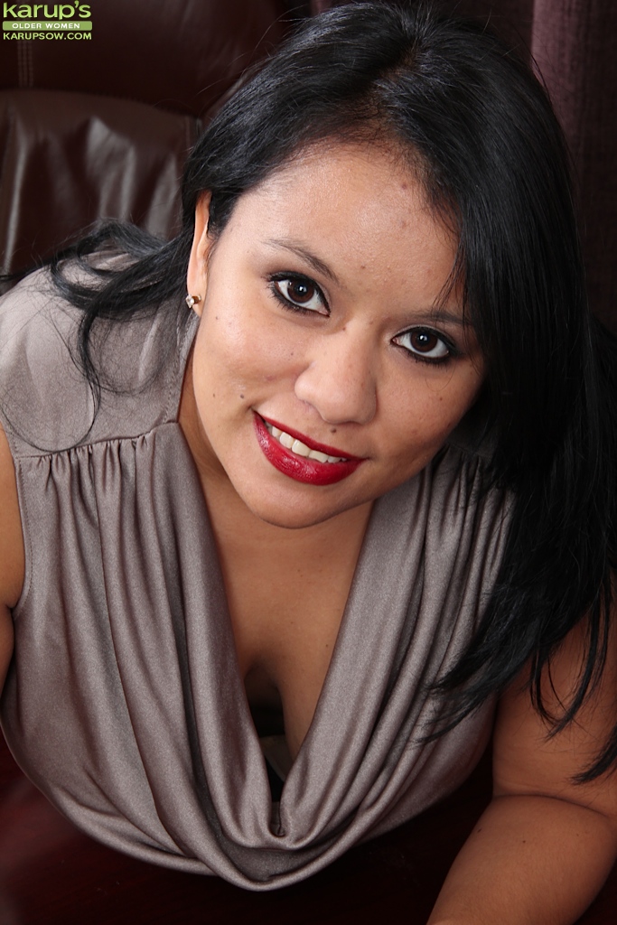 Wunderschöne große Titten Milf Lucey Perez zeigt ihre Muschi in Nahaufnahme
 #54815717