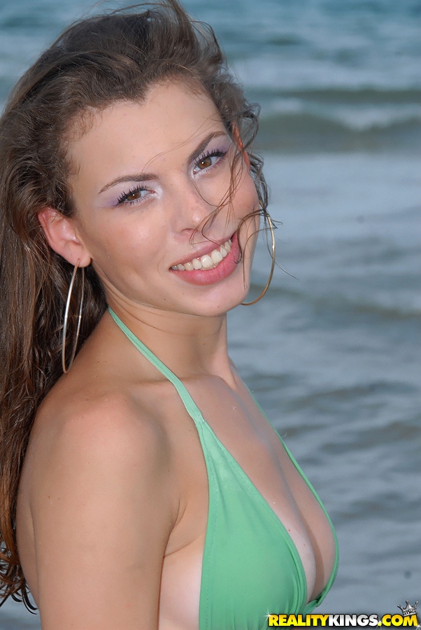 Hot latina Mary Jane showing her sexy bikini body on the beach #50154471