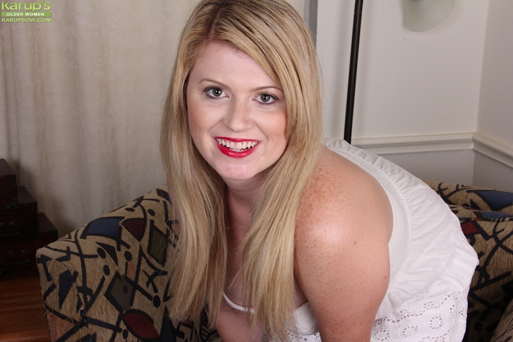Smiling blonde mature Lexi Moore fucks her tight hole using dildo #50142670
