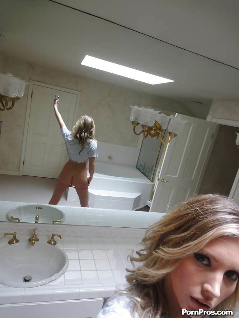Young blonde Samantha Saint taking nude selfies in the bathroom #50126700