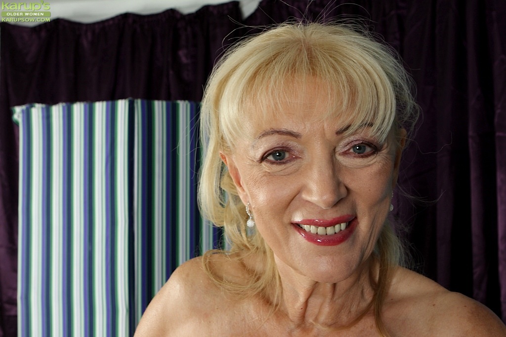 Blonde granny Janet Lesley exposes saggy boobs before spreading shaved twat #50986162