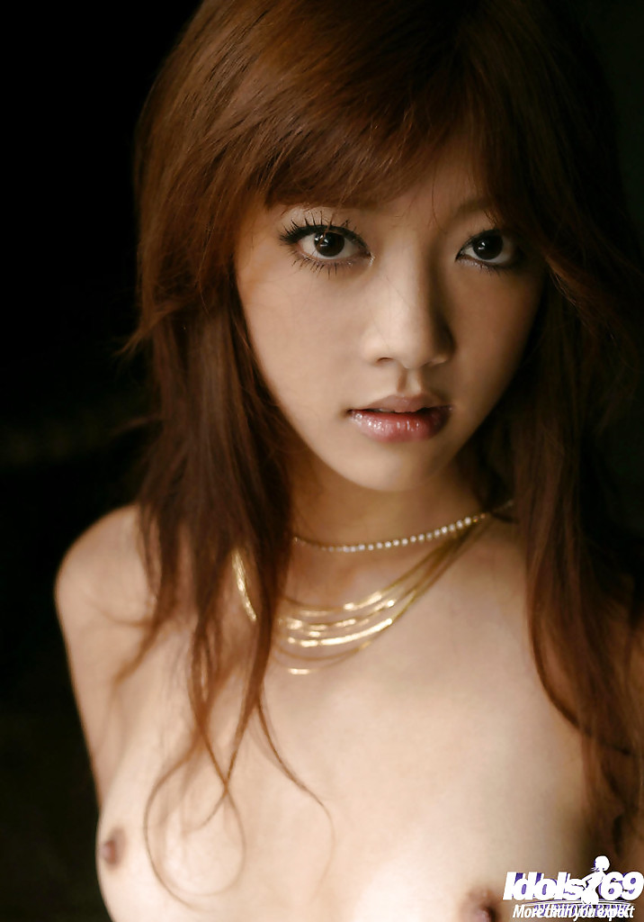 La jeune asiatique soumise Mai Kitamura pose seins nus et attachée.
 #50227756