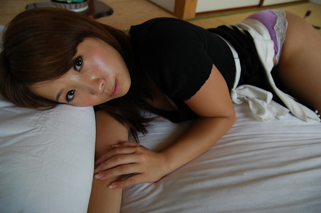 Milf asiática ayumi chiba desnudandose y exponiendo su coño en primer plano
 #51202155