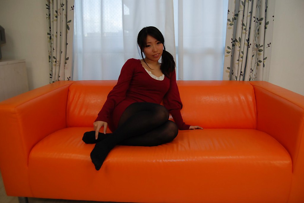 Asiatische Babe Rika Hirashita wäscht ihre haarige Muschi im Badezimmer
 #50049698