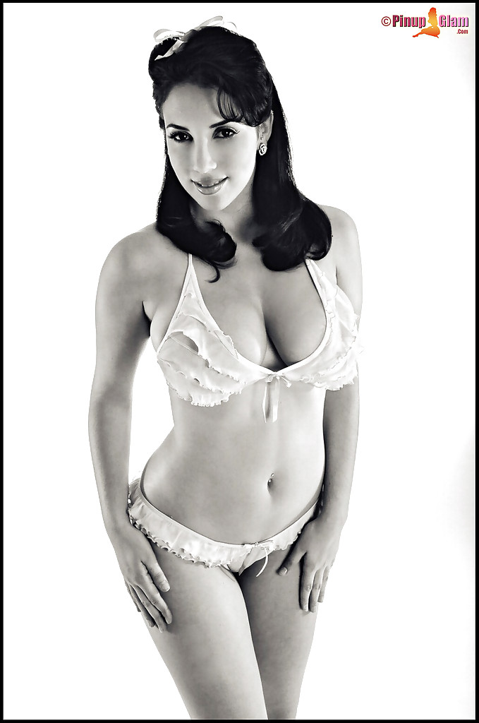 Big titted babe ist gestrippt zu Höschen und ihre Brüste sind herrlich
 #54211169