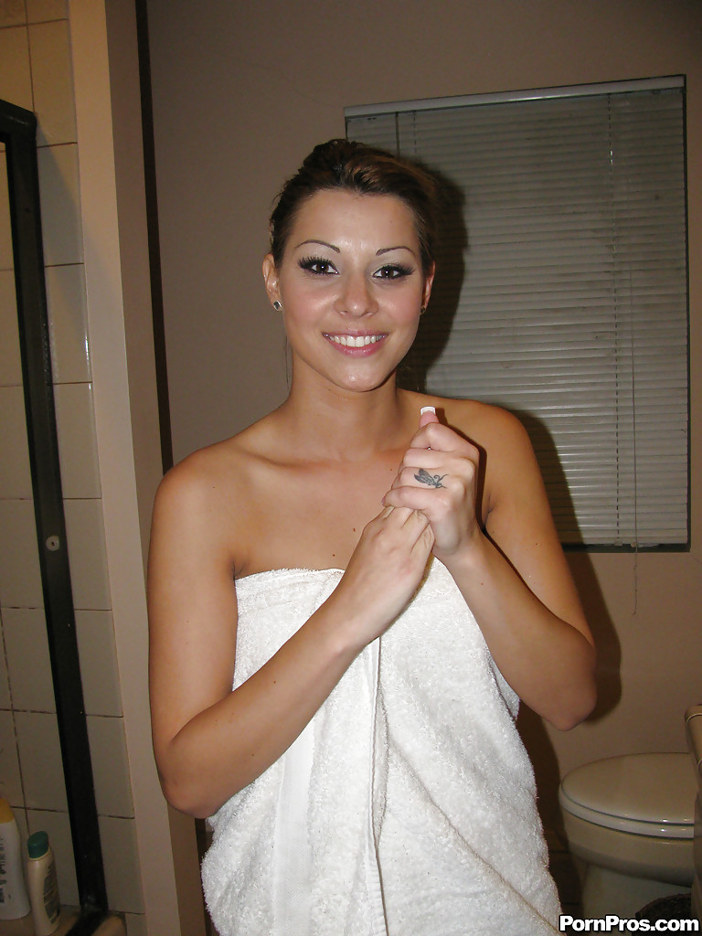 La ragazza amatoriale Cindy H. fa la doccia e mostra il suo corpo da sballo
 #51965388