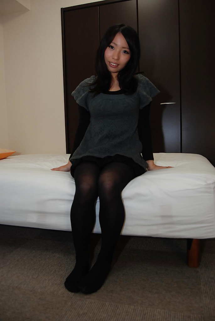 Asiatische Teenagerin Rika Hirashita zieht sich aus und lässt sich auf Sexspielzeug ein
 #51208445