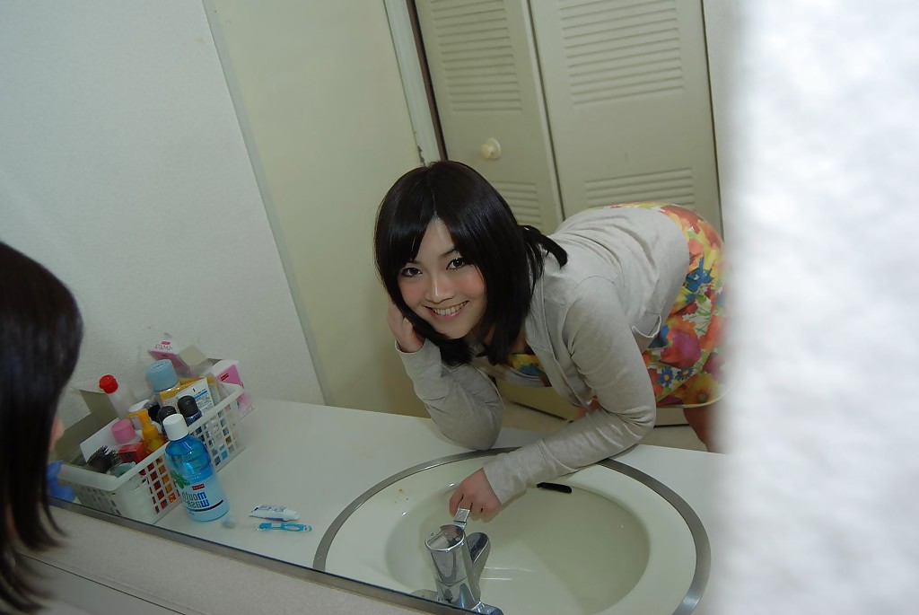 Arisa maeda sta posando sulla macchina fotografica mentre indossa la sua lingerie sexy
 #50054320