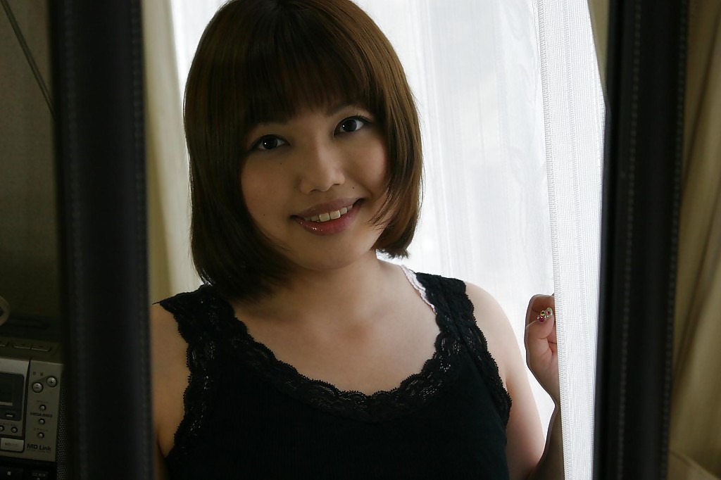 La encantadora asiática Reiko Kawahara se desnuda y disfruta lamiendo su coño
 #51188340