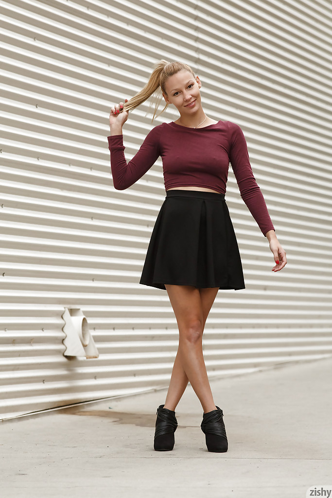 Charming blonde teen Heidi Bichette showing off her wonderful ass #51359571