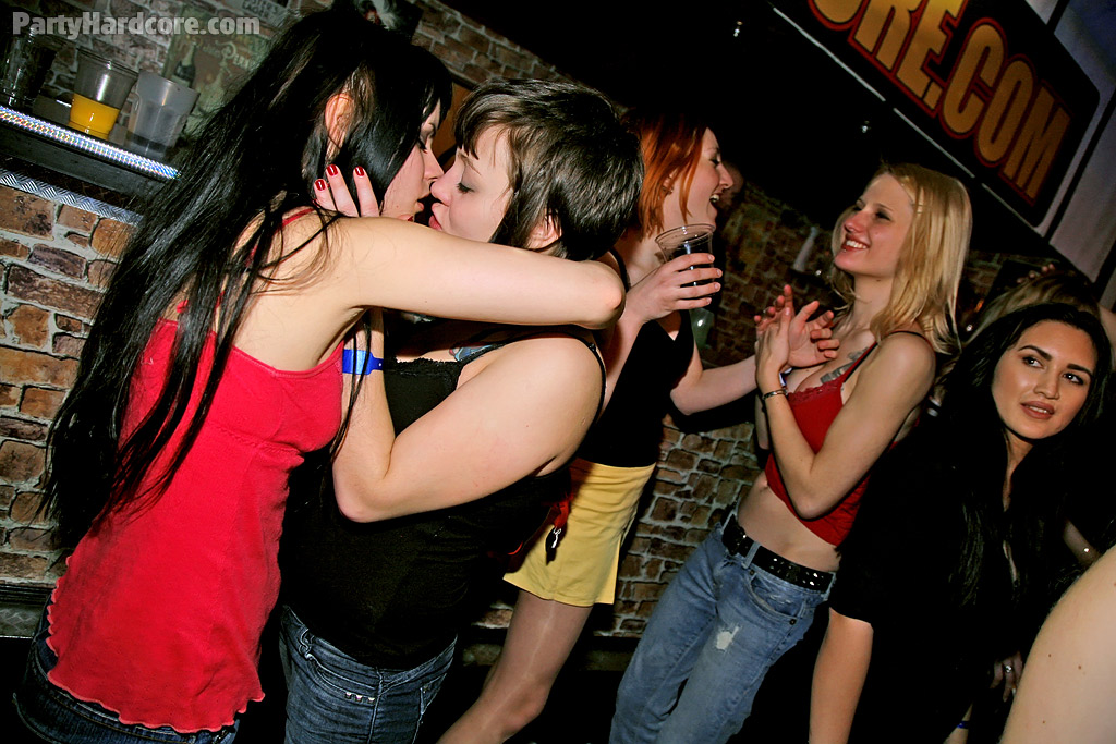 Lüstern Amateure gehen wild auf der betrunkenen Nachtclub-Party
 #51446913