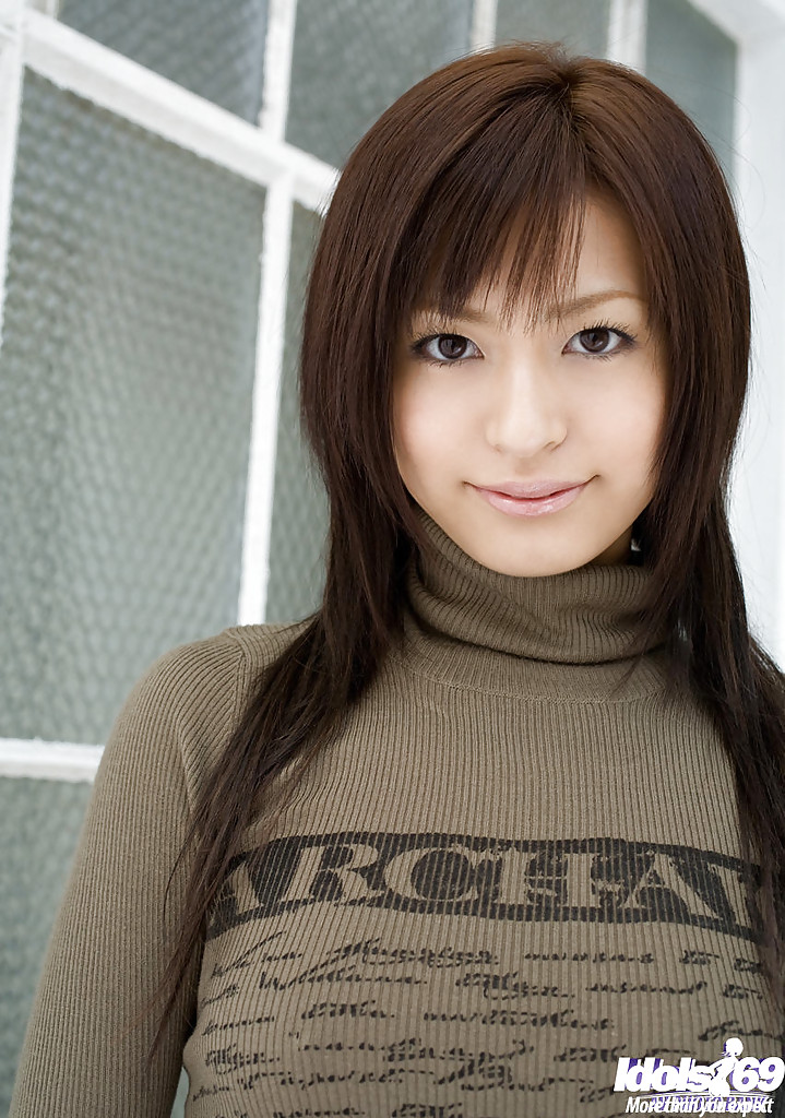 La impresionante asiática Misaki Mori descubriendo sus tetas y su coño peludo
 #51196533