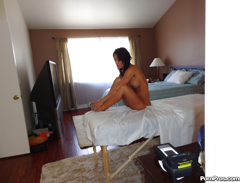 Brunette Latina Franceska Jaimes baring nice ass while disrobing for massage #53940562