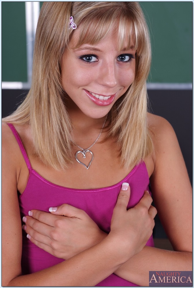 Adorable coed cutie chastity lynn showing off schlanken Körper in der Klasse
 #52103769