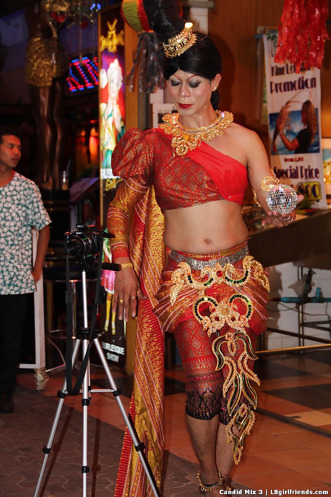 Exotische thailändische Ladyboys in der Öffentlichkeit in nicht nackter Serie
 #51229871