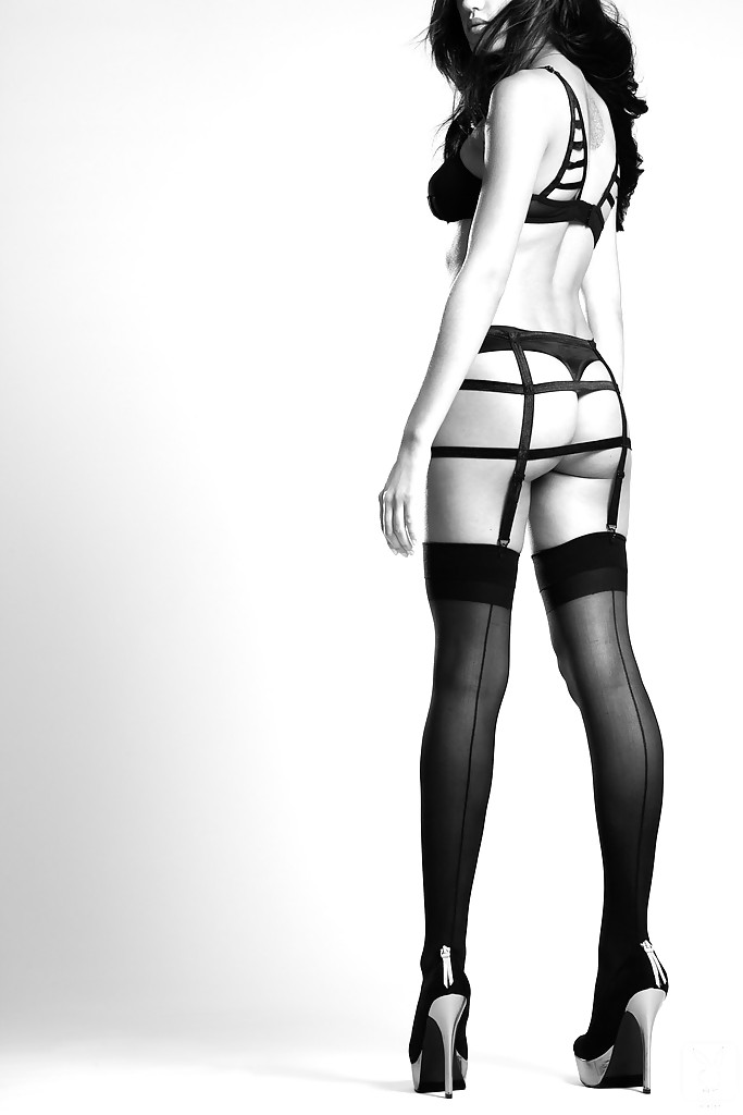La belle Chloe Michele pose en lingerie et bas nylon. #53445394