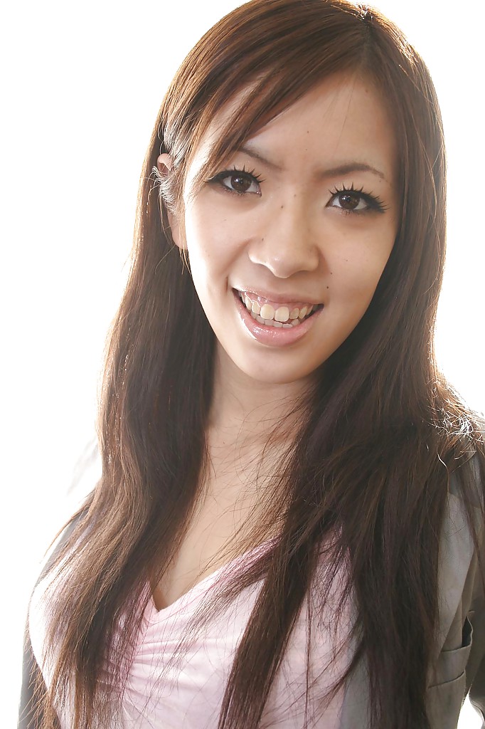 Asiatischer Teenager Harumi Matsuda zieht sich aus und entblößt ihren Honigtopf
 #51194546
