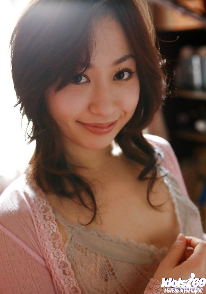 La guapa asiática momo yoshizawa mostrando sus curvas en la cama
 #51189938