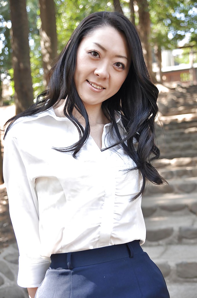 Asian milf saeko kojima es la demostración de su culo, mientras que al aire libre
 #50043358